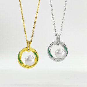 Dainty Mobius Strip Natu